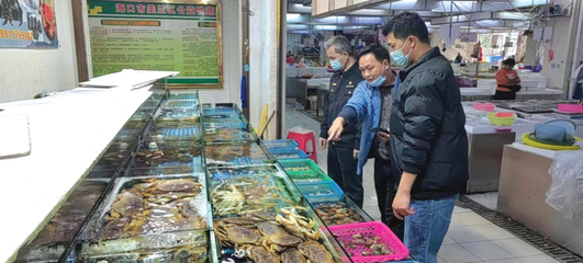 未篩選的死蝦充當活蝦賣,海口一海鮮水產鋪被罰款10萬
